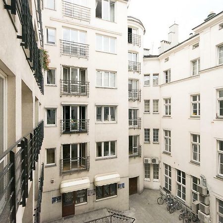 Spacious Apartment In Old Town P4You Pl Краків Екстер'єр фото
