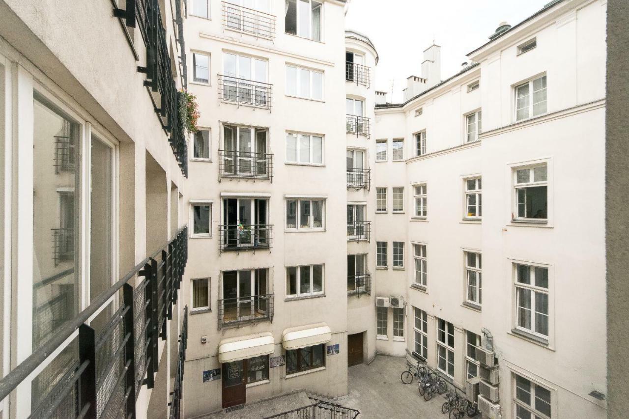 Spacious Apartment In Old Town P4You Pl Краків Екстер'єр фото