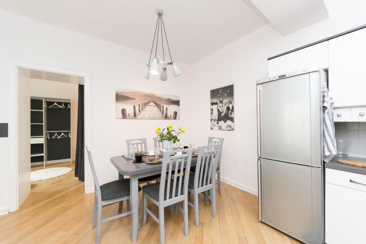 Spacious Apartment In Old Town P4You Pl Краків Екстер'єр фото