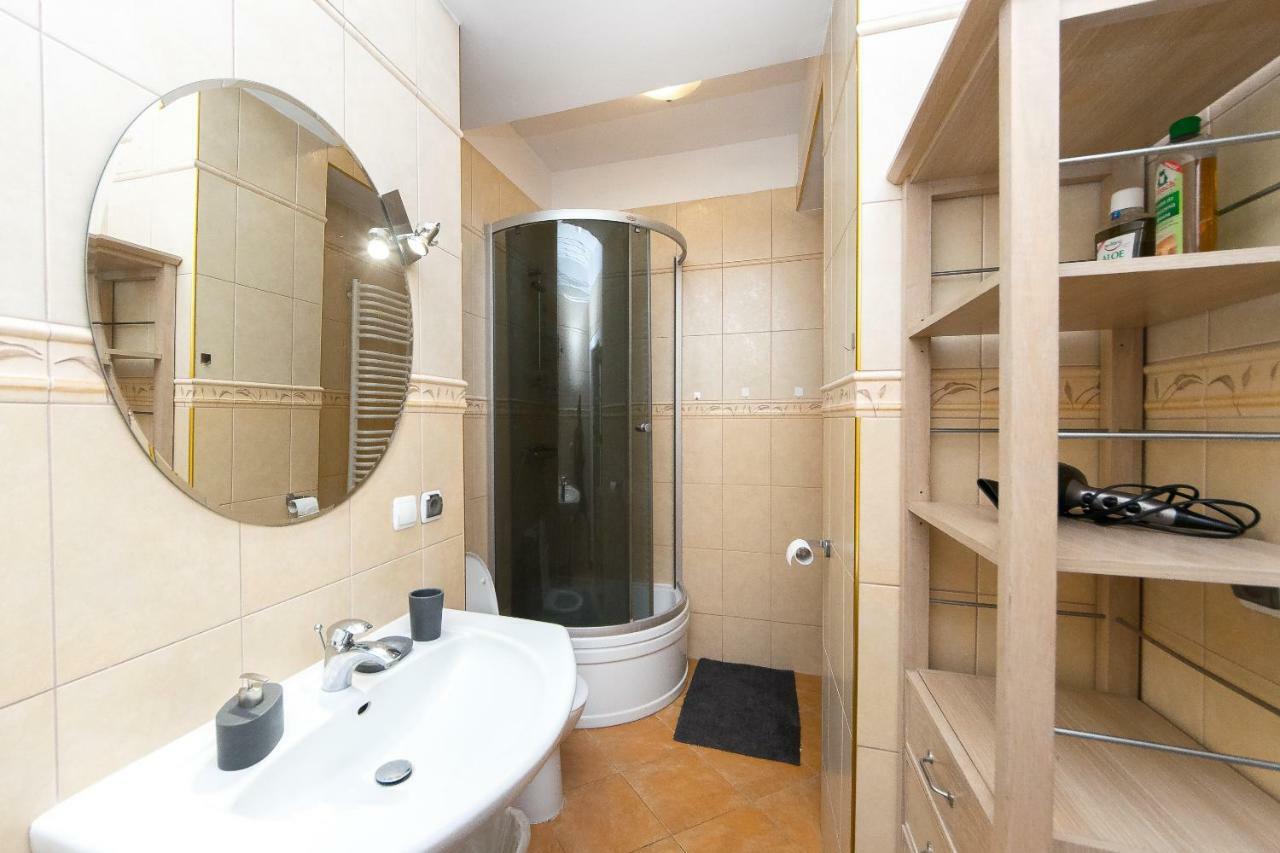 Spacious Apartment In Old Town P4You Pl Краків Екстер'єр фото