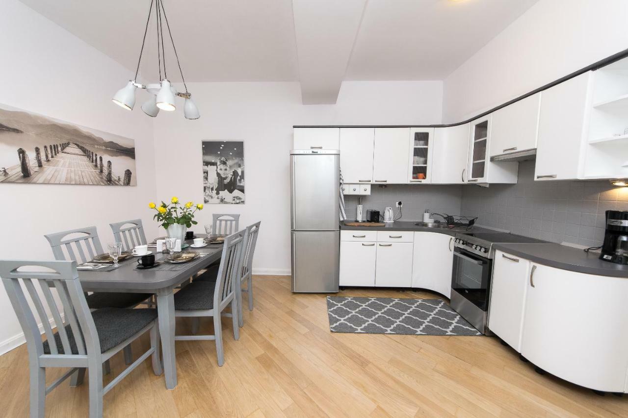 Spacious Apartment In Old Town P4You Pl Краків Екстер'єр фото